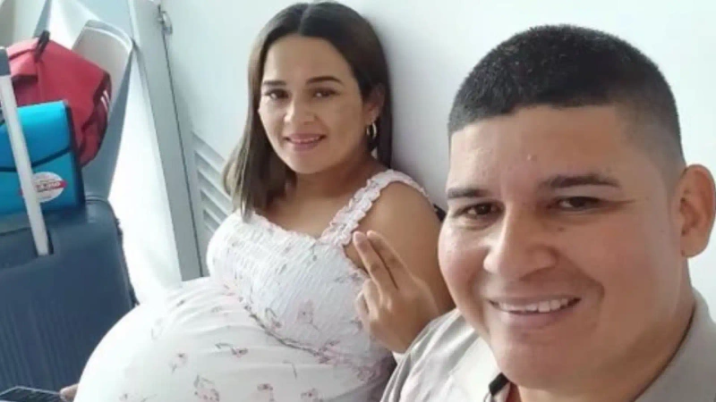 Jonatan Zapa y Kettis María Tapia, oriundos de Caucasia, son los padres de los cuatrillizos. Foto: tomada de redes sociales