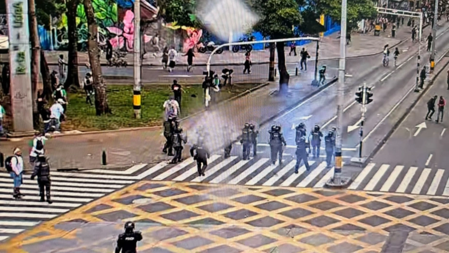 Marchas en Medellín terminan en disturbios frente a la UdeA: ordenan intervención de la Fuerza Pública