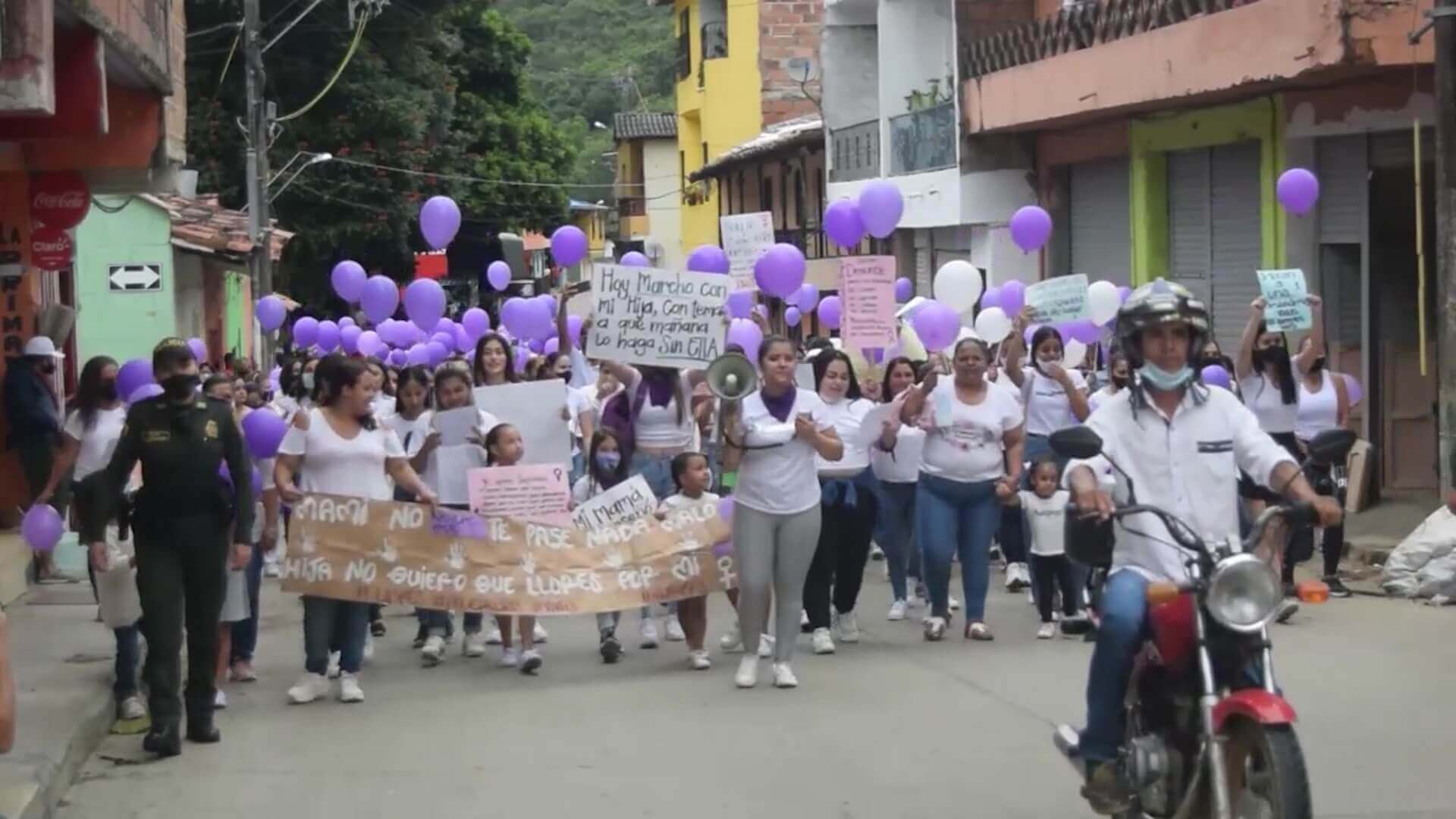 Con marcha, comunidad de Salgar rechaza violencia de género