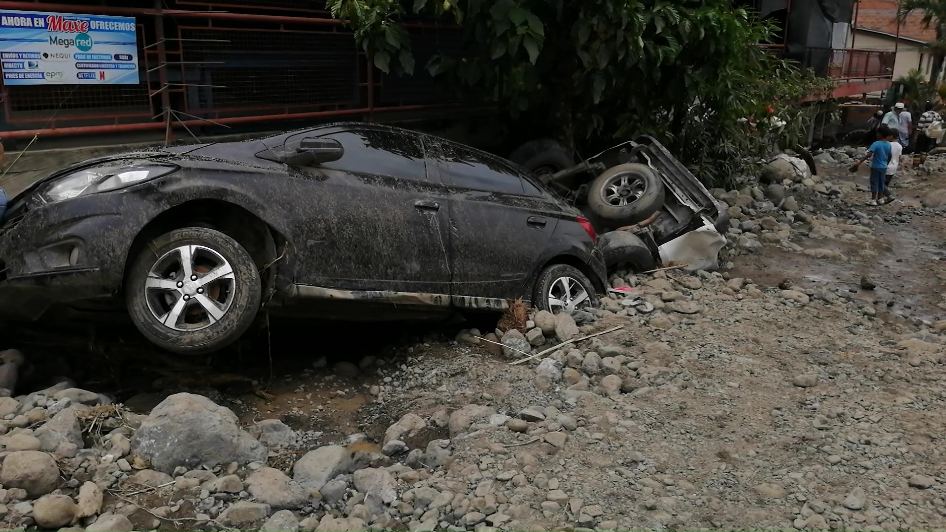 Damnificados tras avenida torrencial