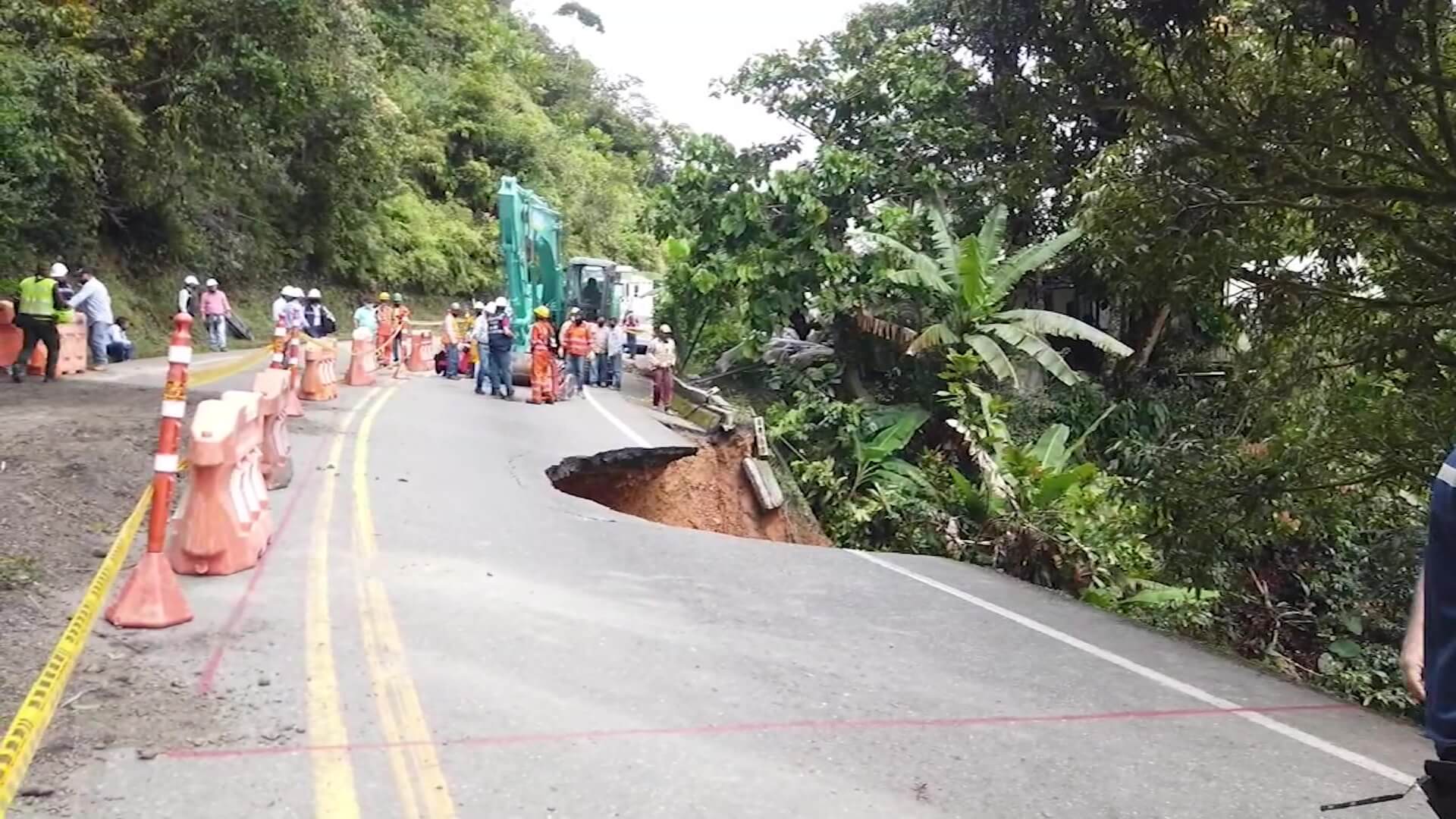 Abren paso durante seis horas en la Medellín-Bogotá