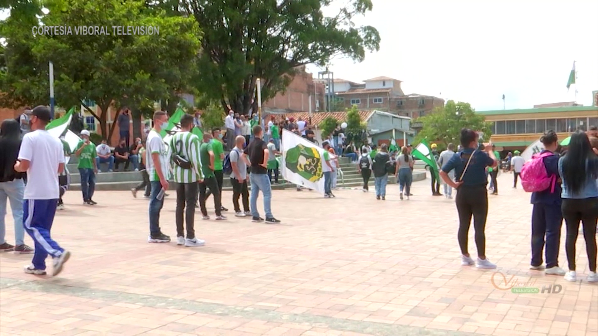 Aglomeración en exequias de hincha del Nacional