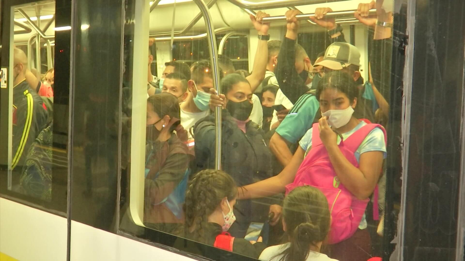 El Metro mantiene sus horarios habituales de servicio