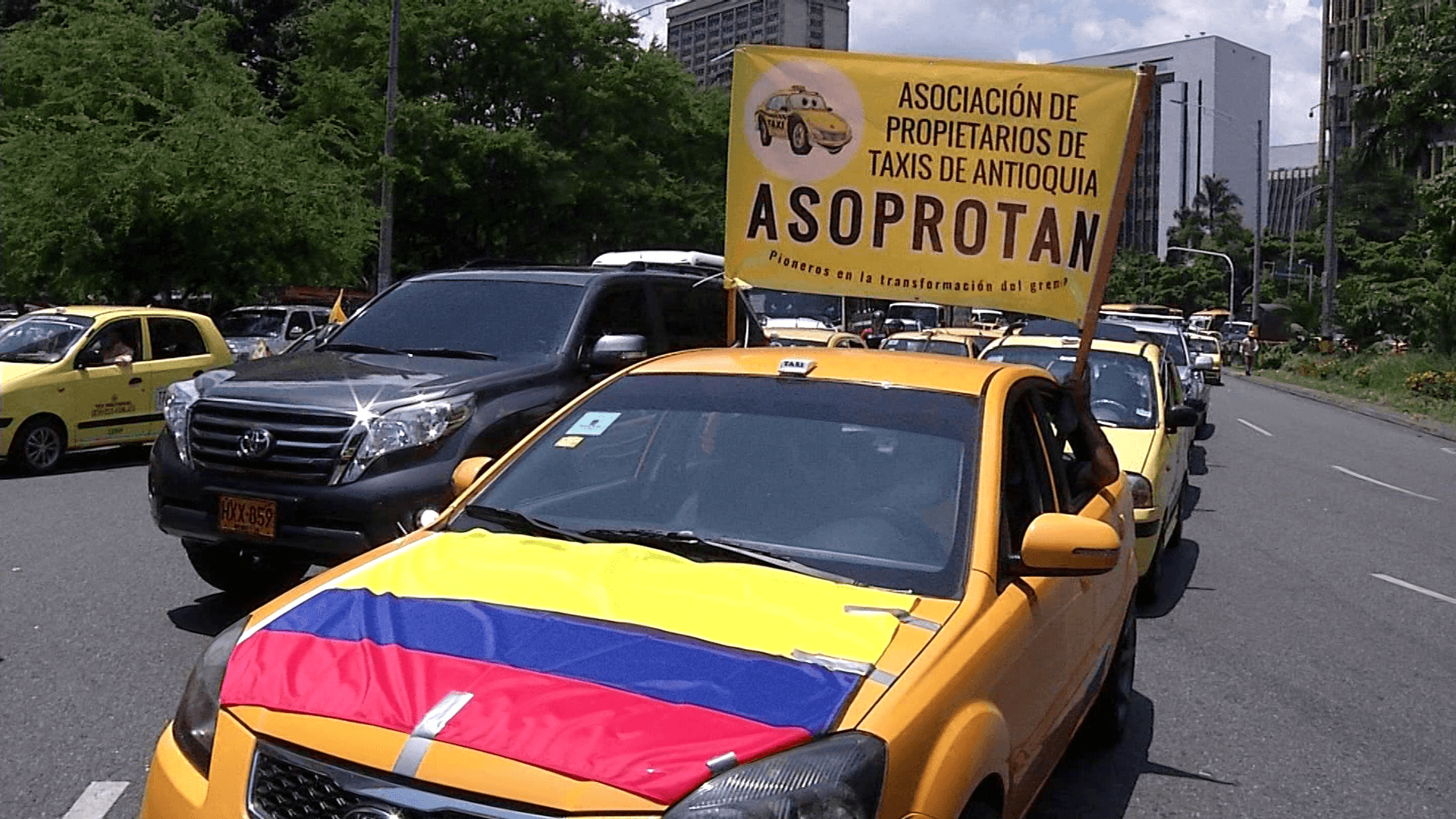 Protesta de empresas de taxis por servicios de plataformas