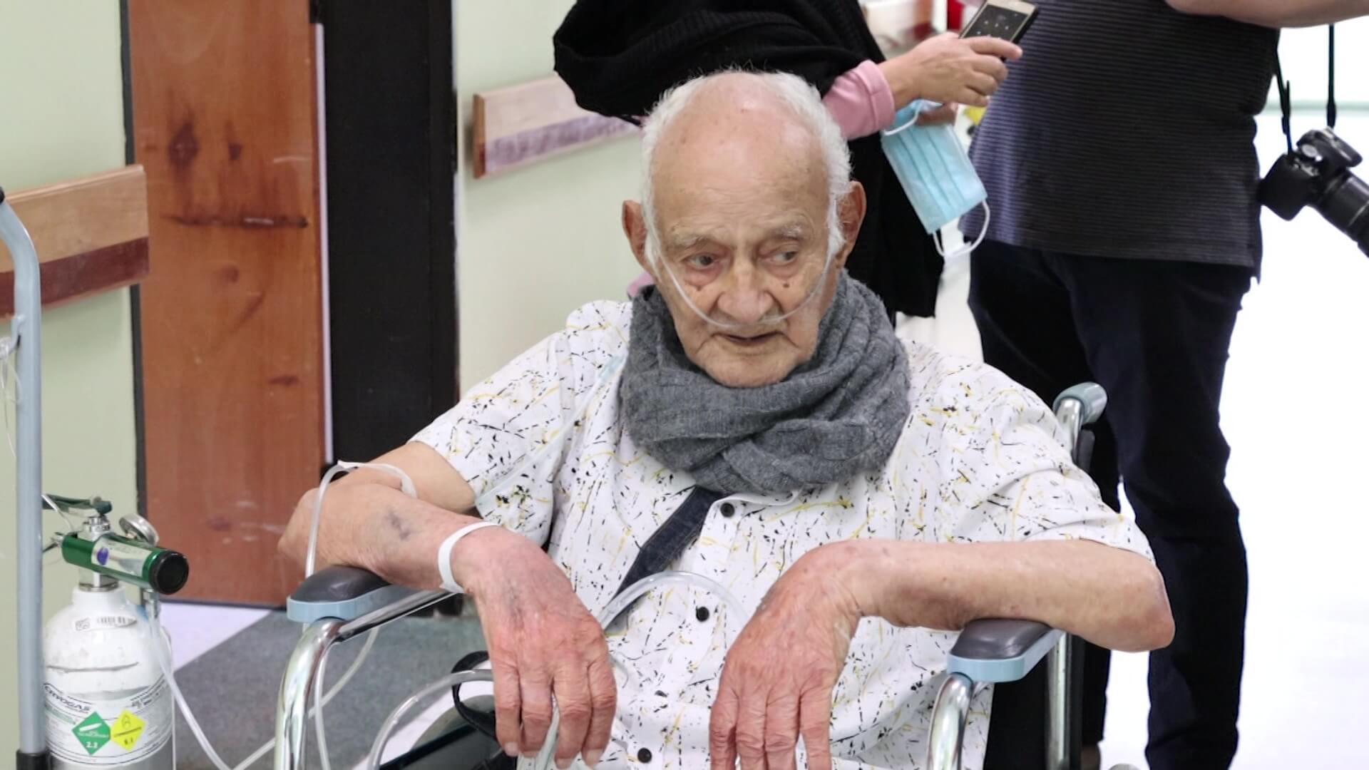 Tras 14 días en hospital, señor de 99 años superó el Covid