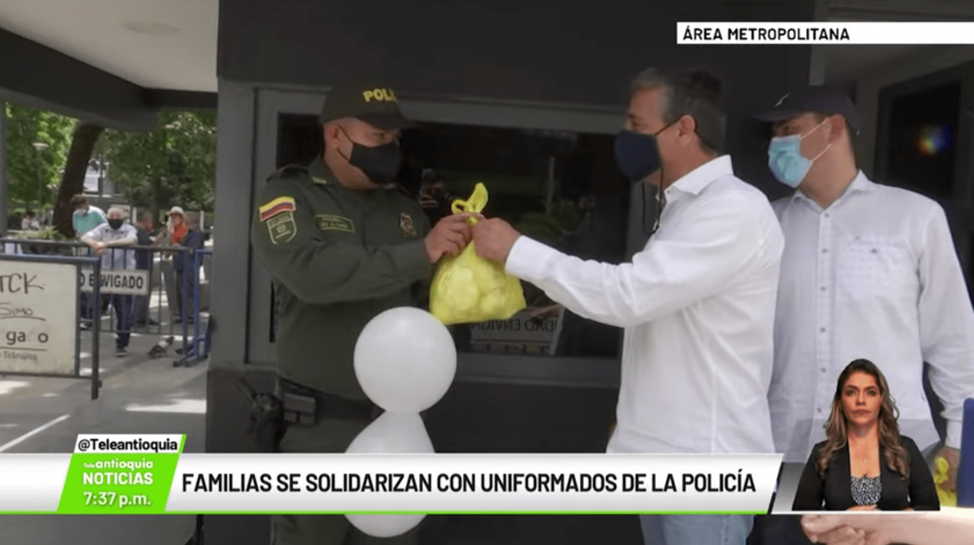 Familias se solidarizan con uniformados de la policía