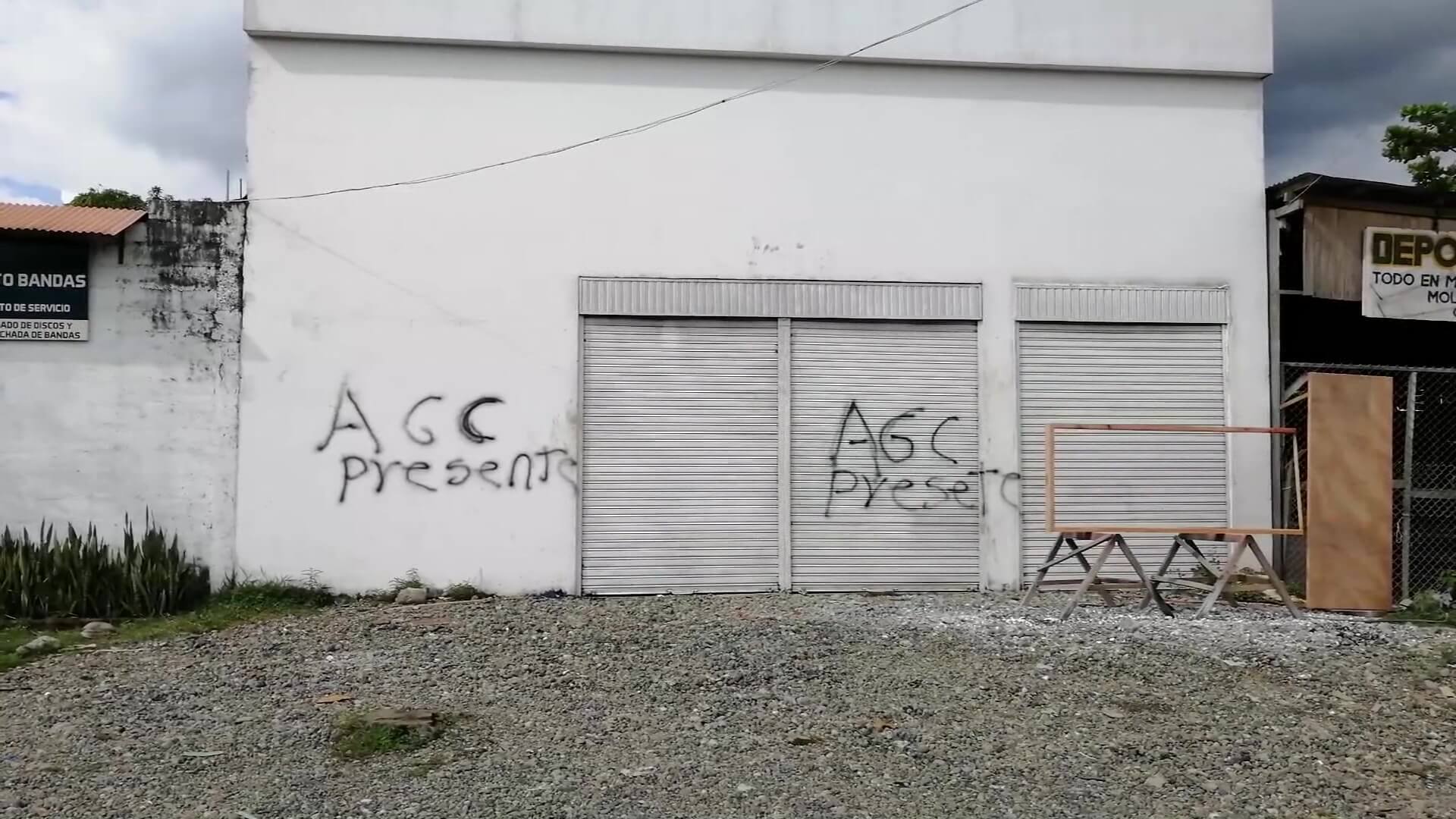 Comunidad y comercio de Urabá atemorizados por grafitis y panfleto