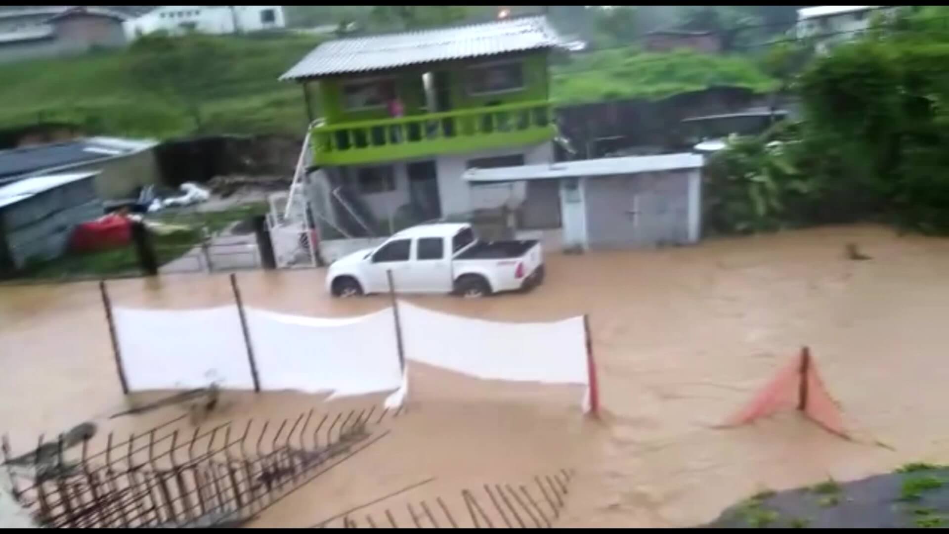 Desbordamiento de quebrada San Miguel afectó dos barrios