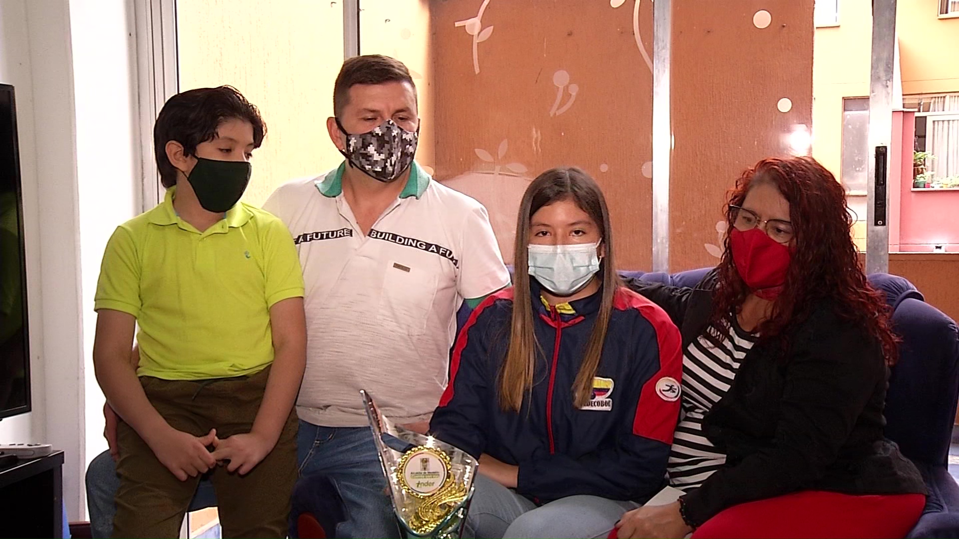 La familia motiva a la campeona panamericana de bolo