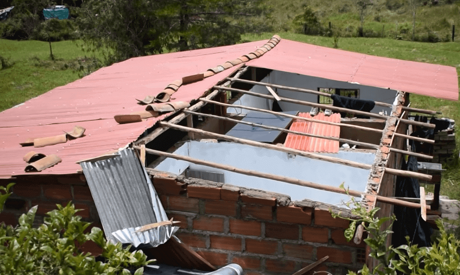 Más de 60 viviendas y vías rurales afectadas por vendaval