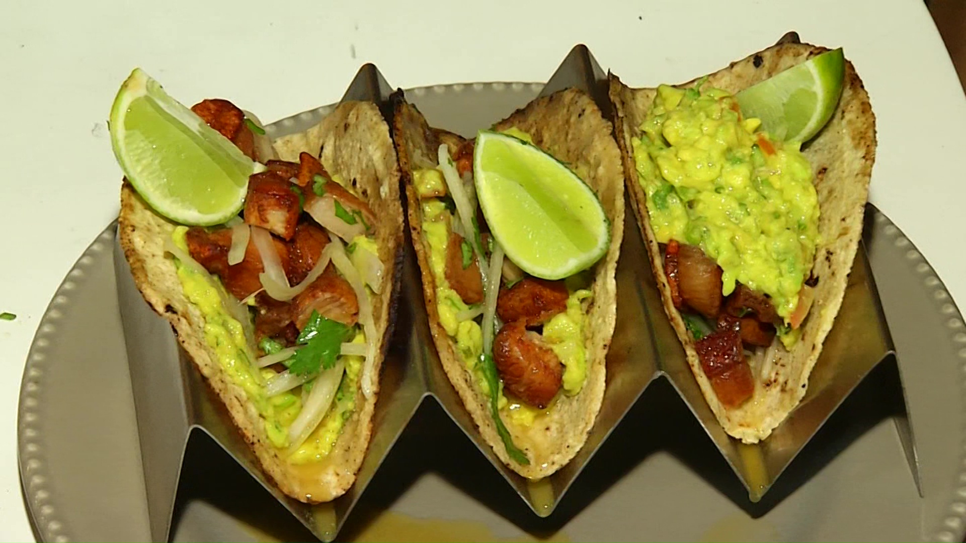 Tacos de aguachile de chicharrón, sabor de Latinoamérica