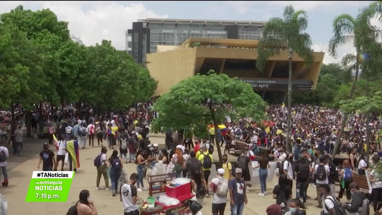 Un mes de marchas: jóvenes insisten en seguir en las calles