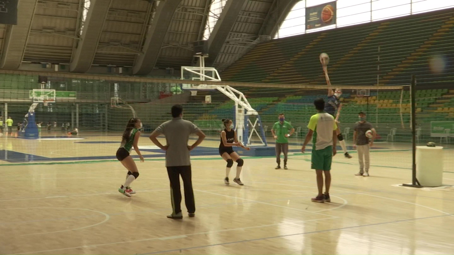 Voleibol busca escenario para entrenar