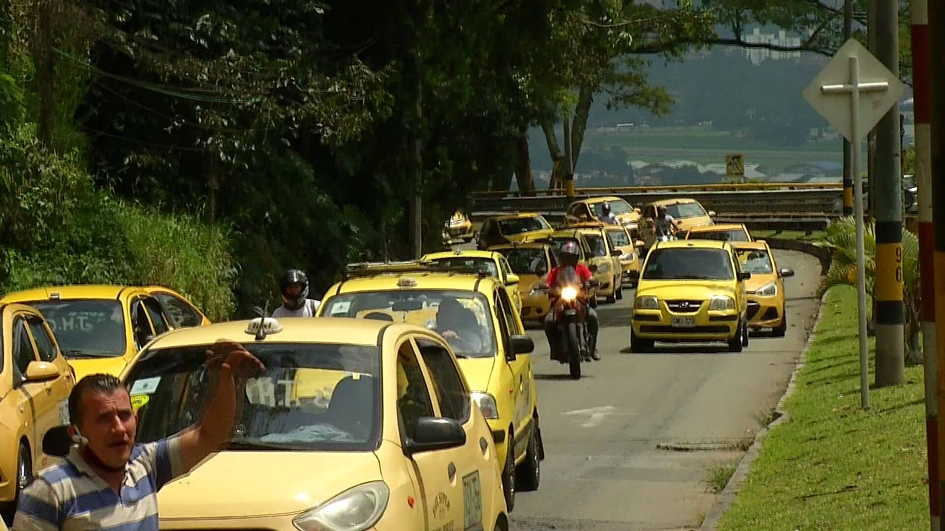 Taxistas bloquearon la vía al aeropuerto