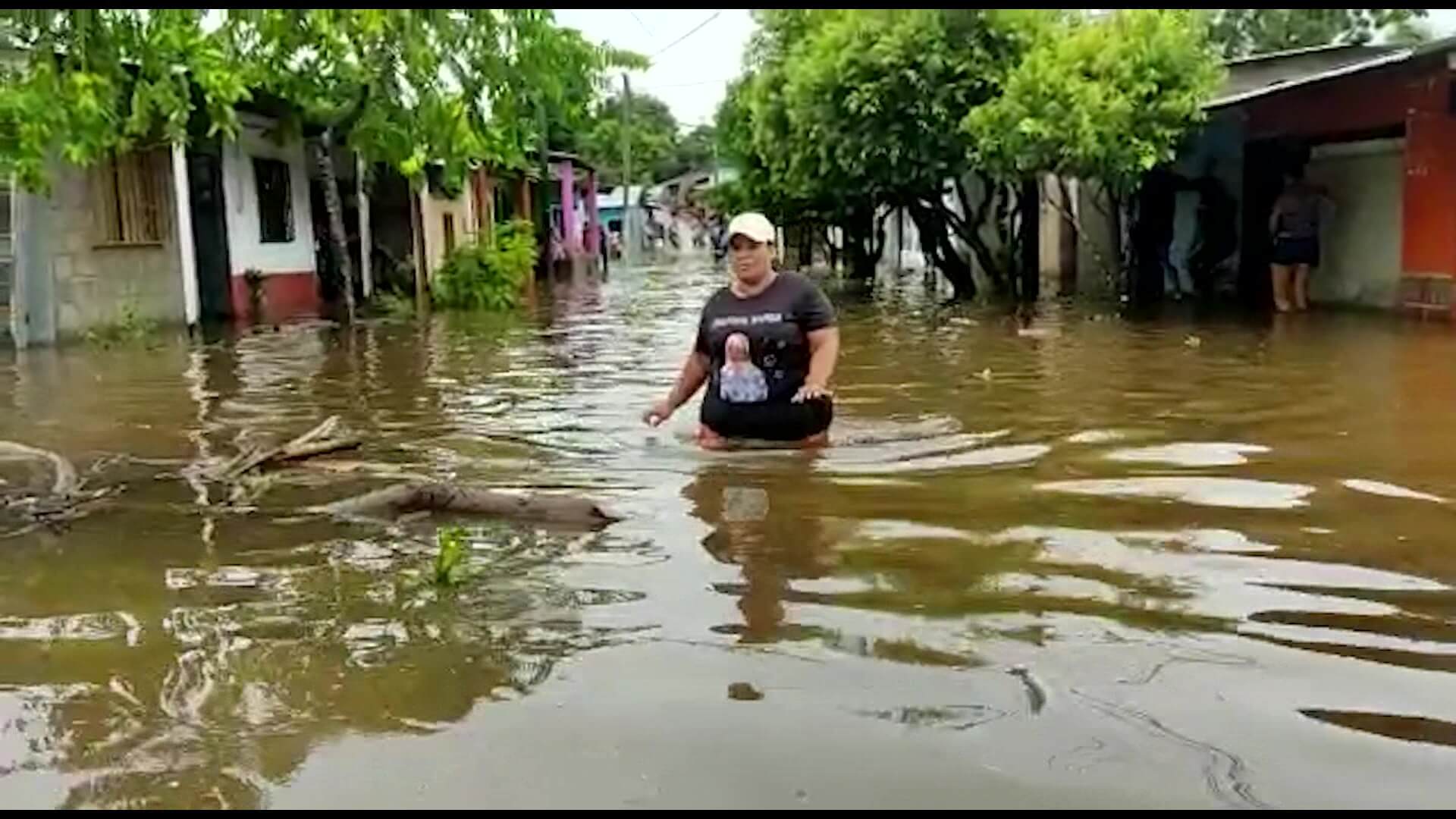 20 familias damnificadas por desbordamiento de ríos en El Bagre