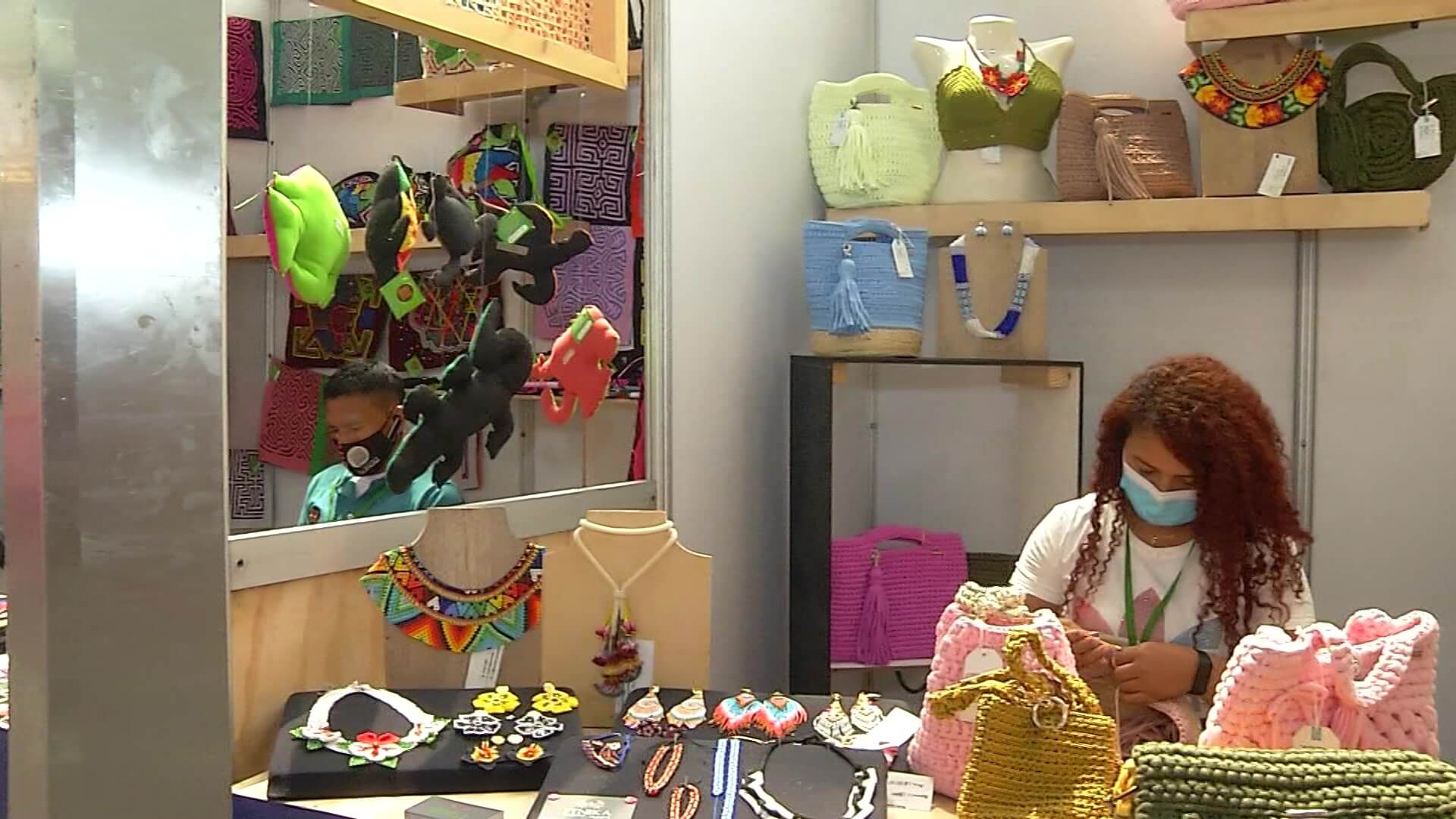 250 emprendedores participan en la feria Hecho en Medellín