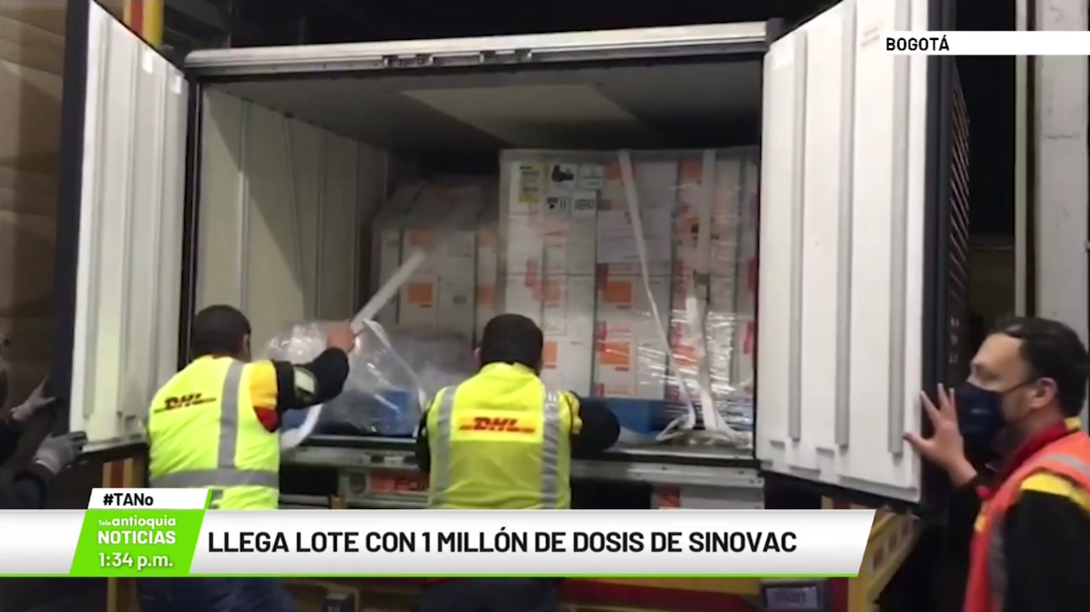 Llega lote con 1 millón de dosis de Sinovac