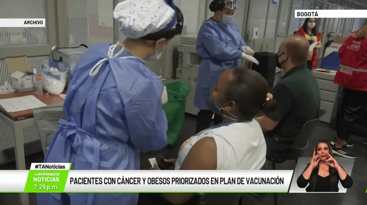 Pacientes con cáncer y obesos priorizados en Plan de Vacunación