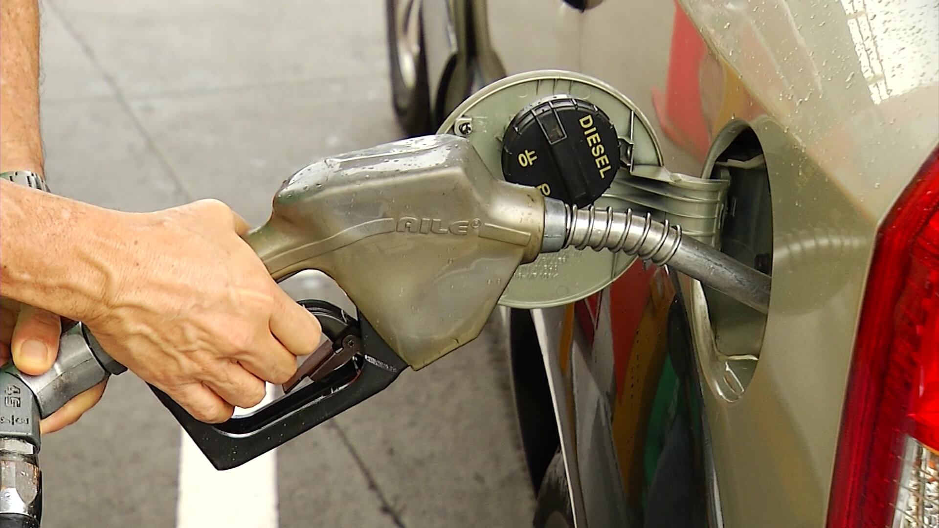 Piden al Congreso que reglamente sobretasa a gasolina