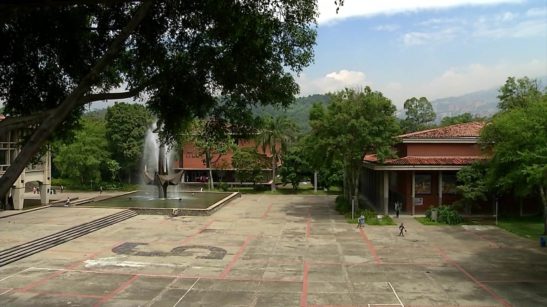 Universidades empiezan a definir el futuro del semestre