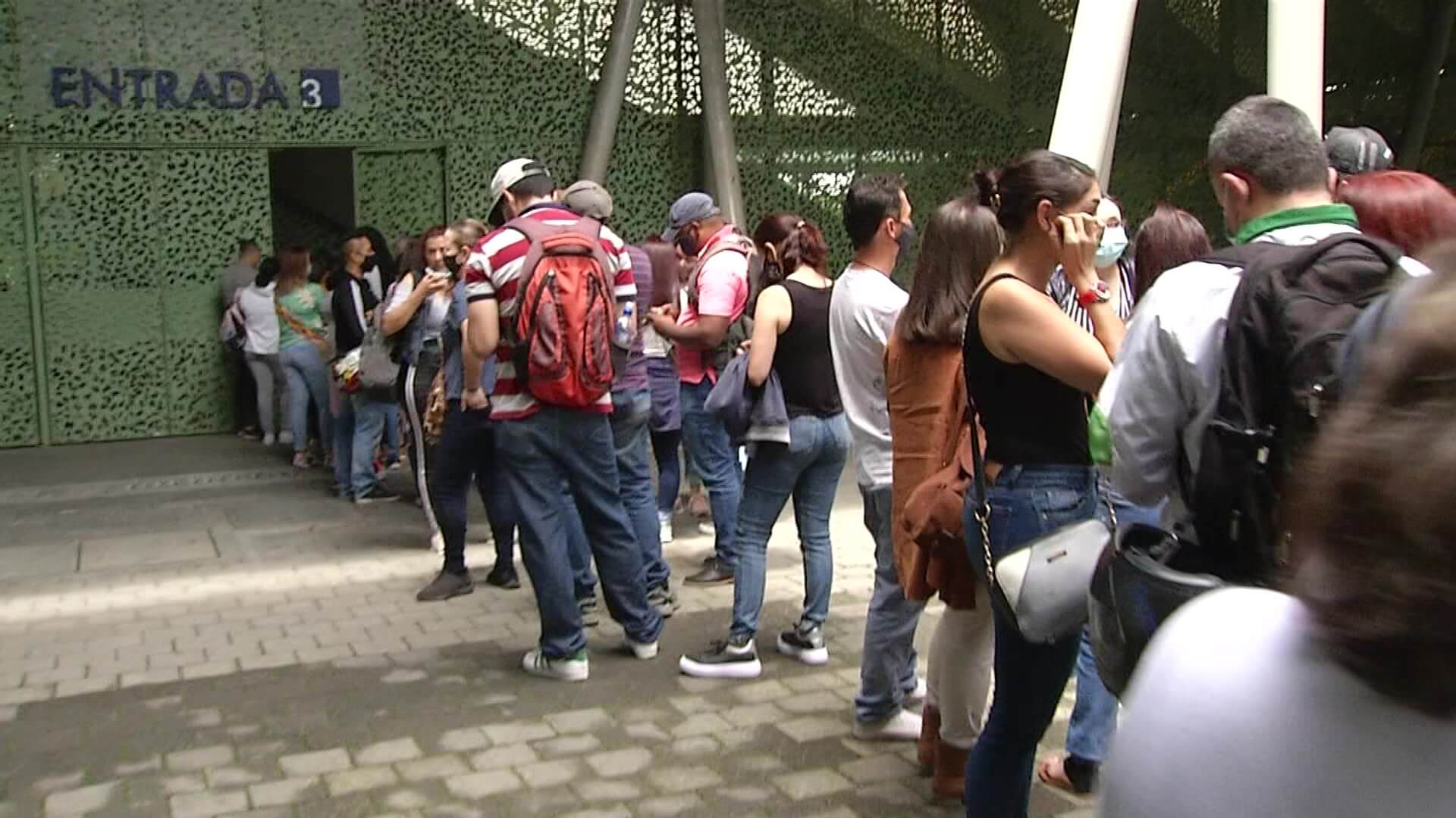 Volvieron las filas para la vacunación en el estadio