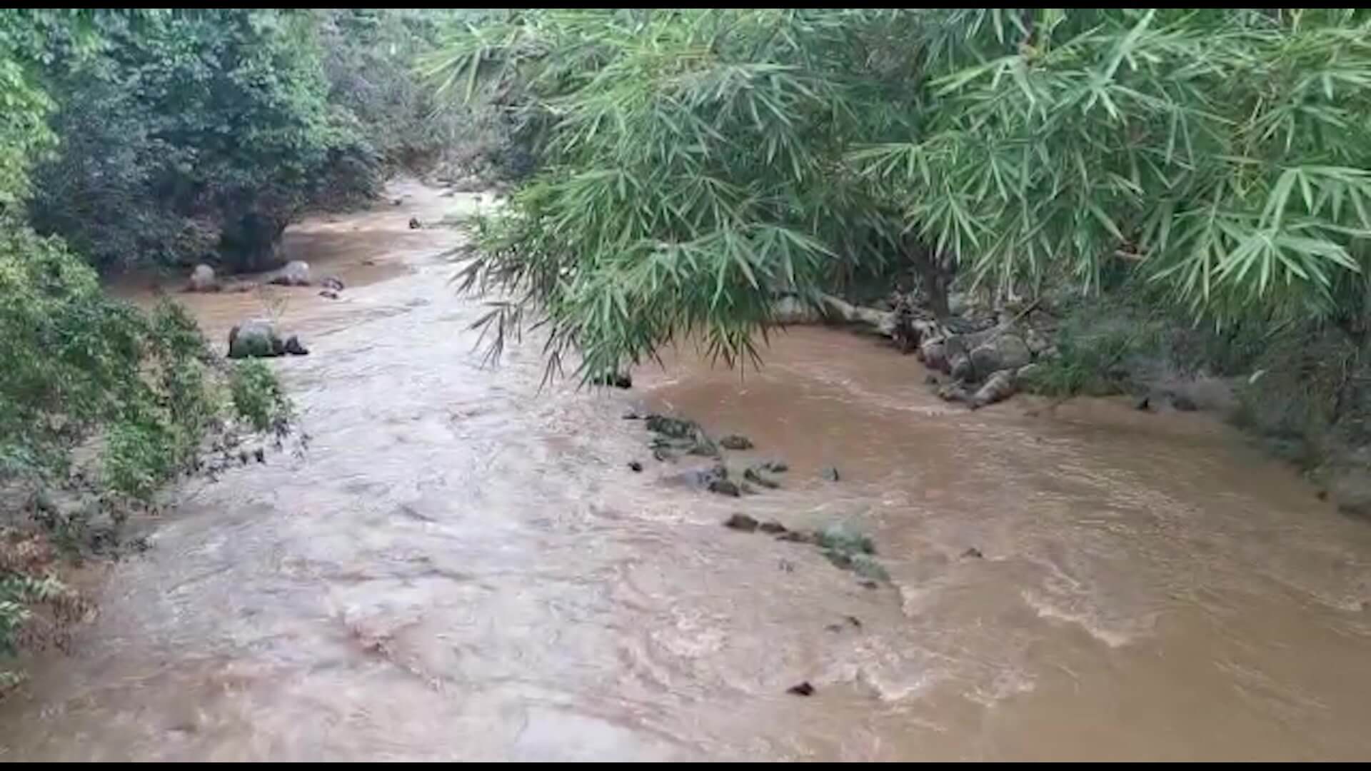 Buscan a desaparecido en el Río Nus