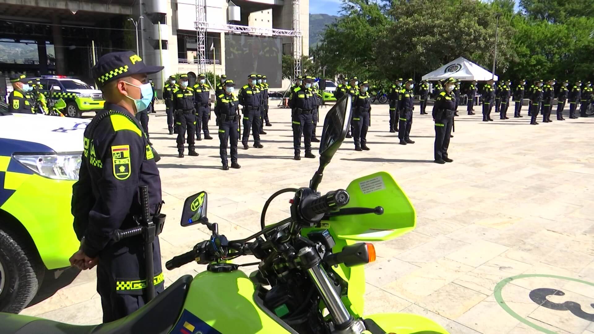 56 policías llevarán el nuevo uniforme en Medellín