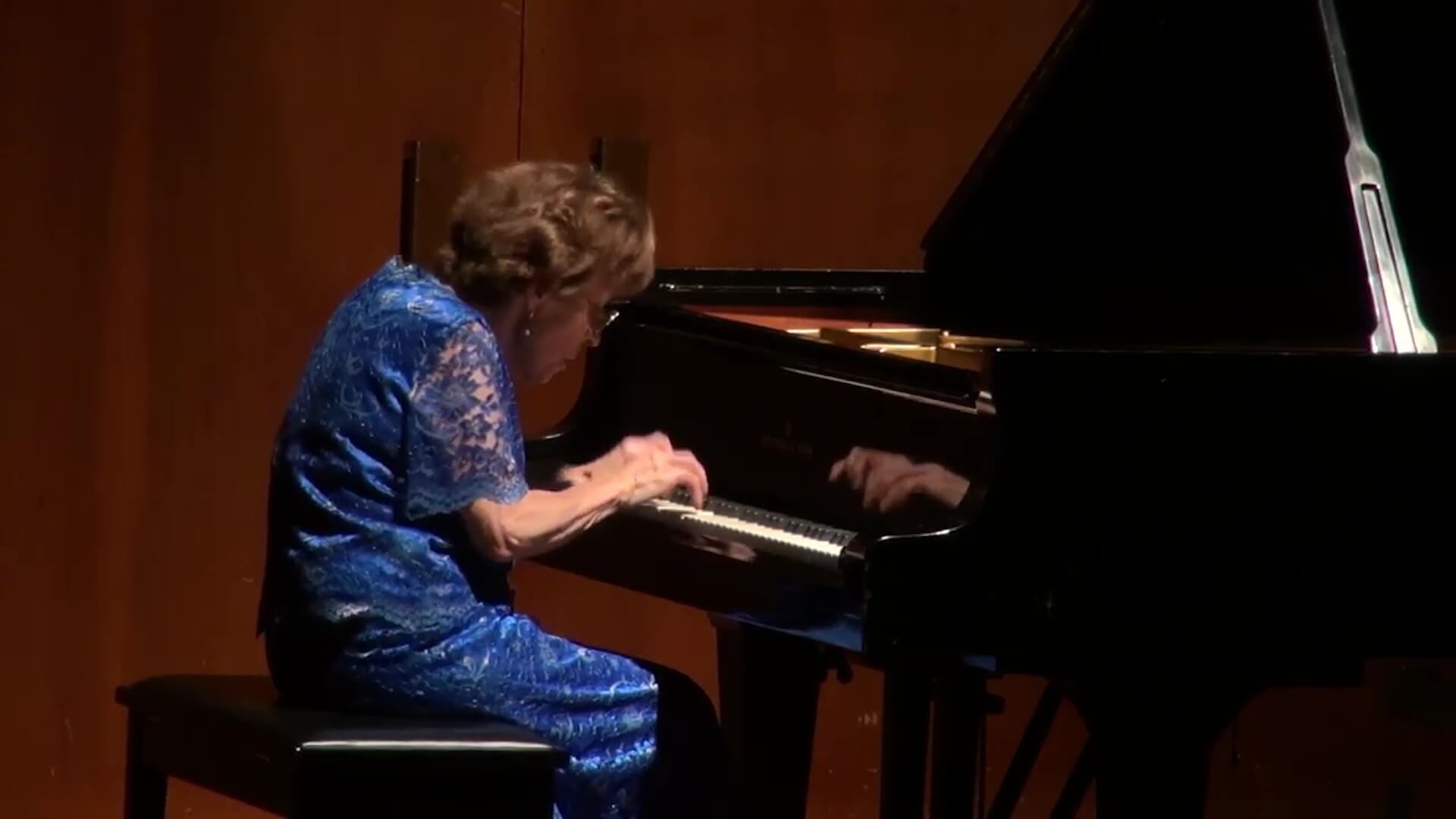 Blanca Uribe en concierto con la filarmónica