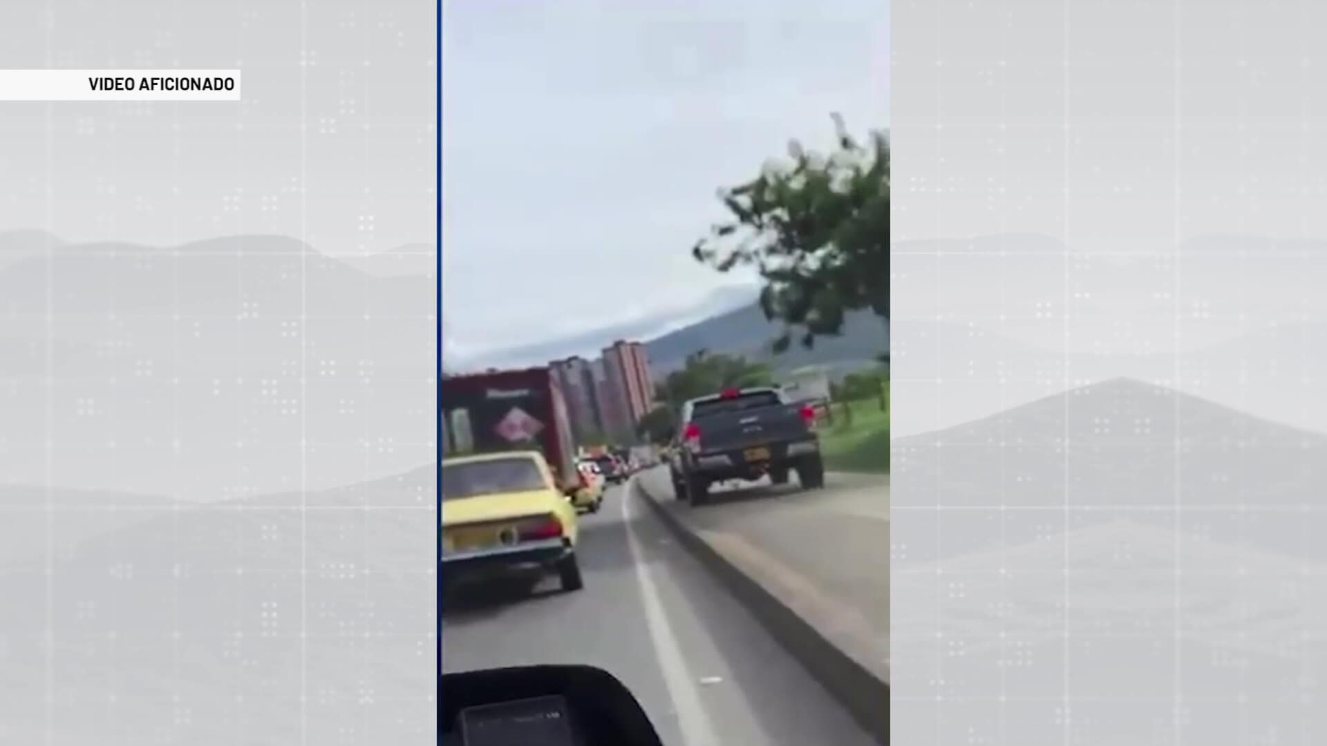 Camioneta invadió espacio de peatones y ciclistas