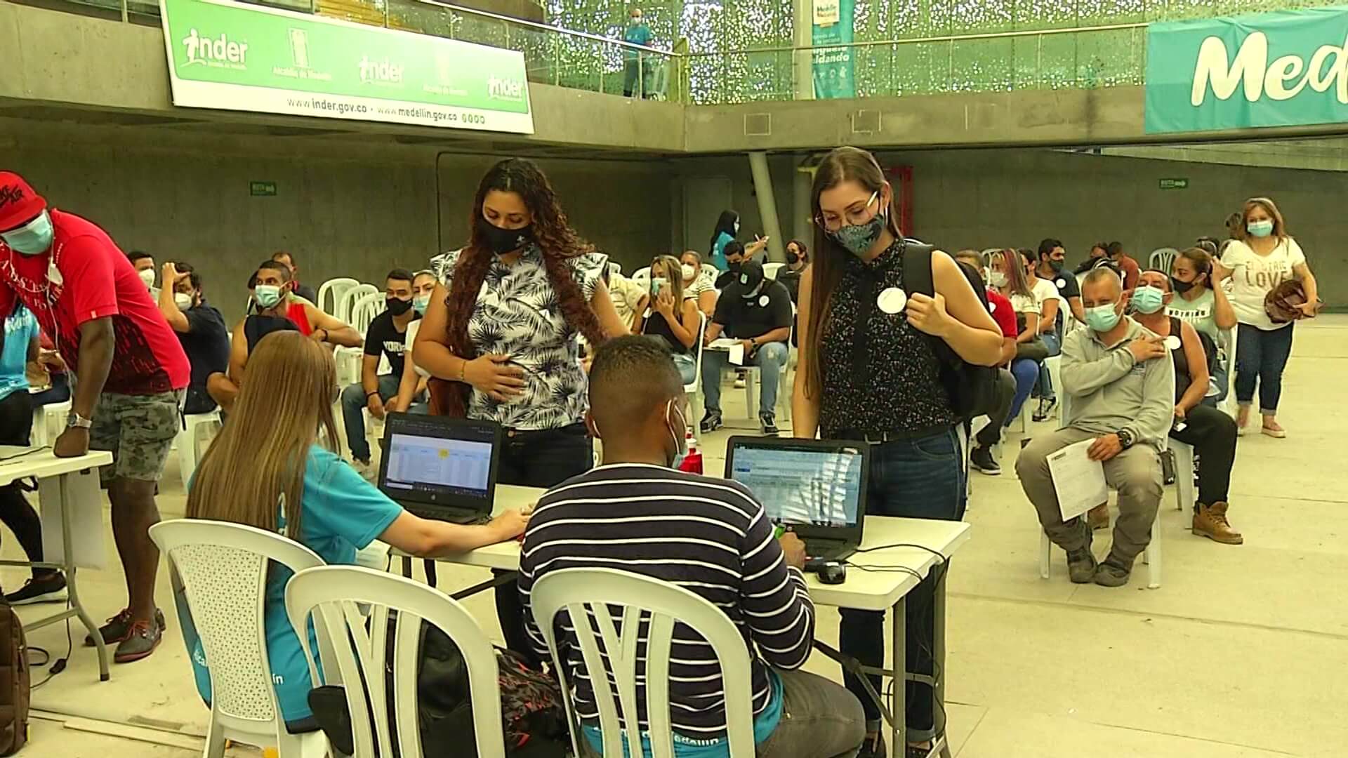 Comenzaron a ser vacunadas personas entre 35 y 39 años