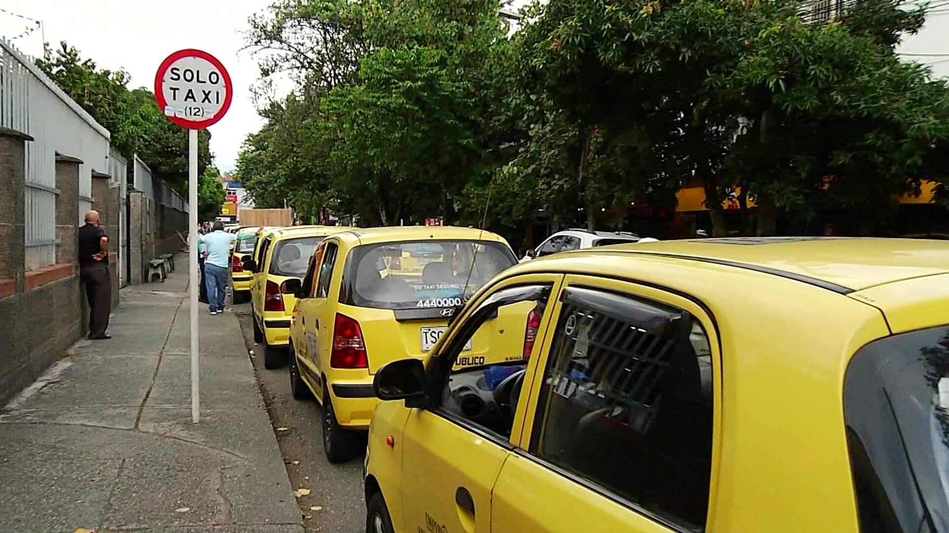 Conversión gratuita de taxis al gas va a paso lento