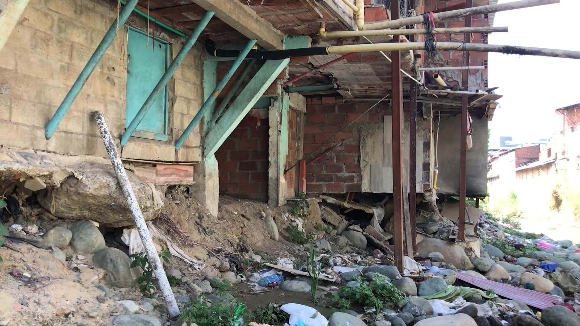 Desalojadas doce familias de viviendas en mal estado en Itagüí