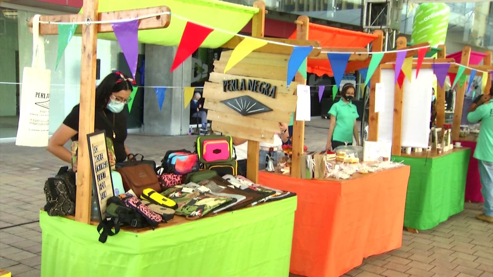 El público visitó el bazar de Teleantioquia