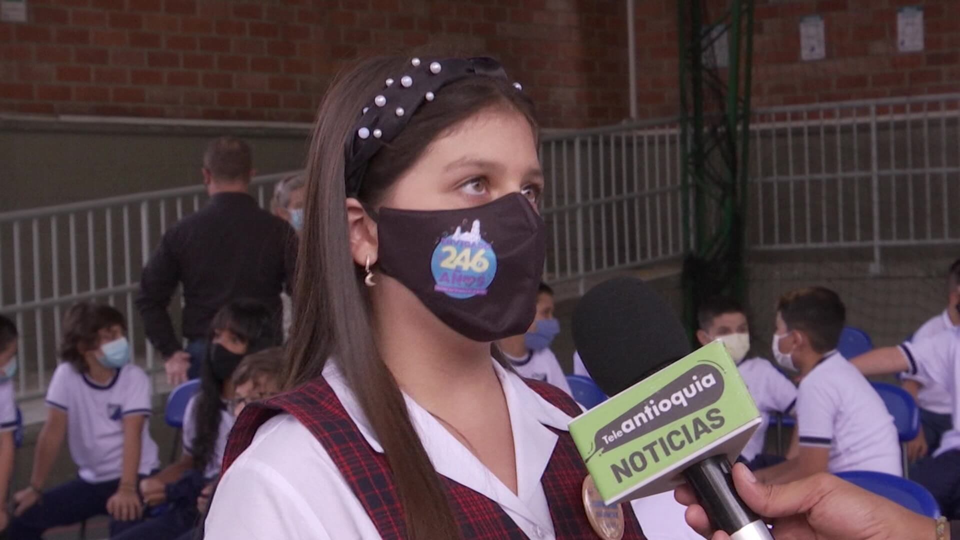 Entregan kit de bioseguridad en colegio de Envigado