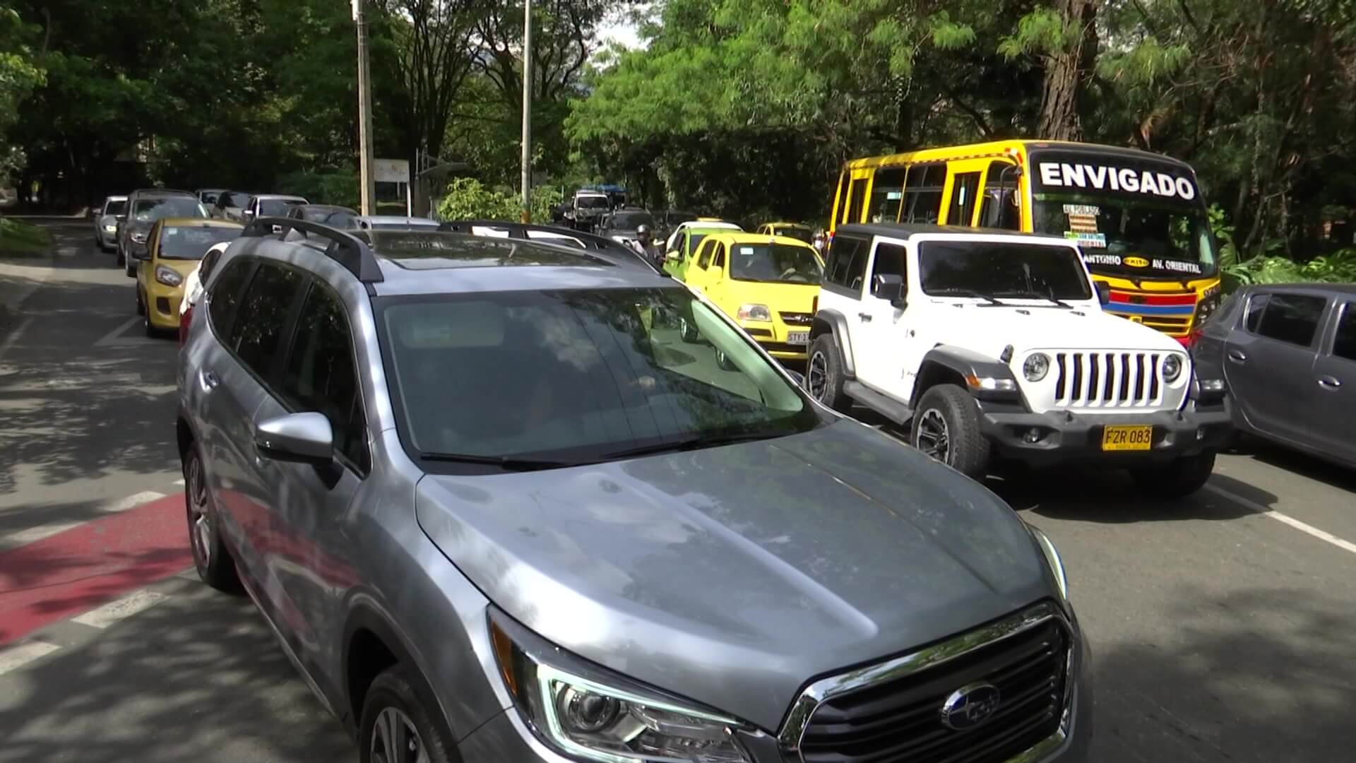 Envigadeños afectados por congestión vehicular