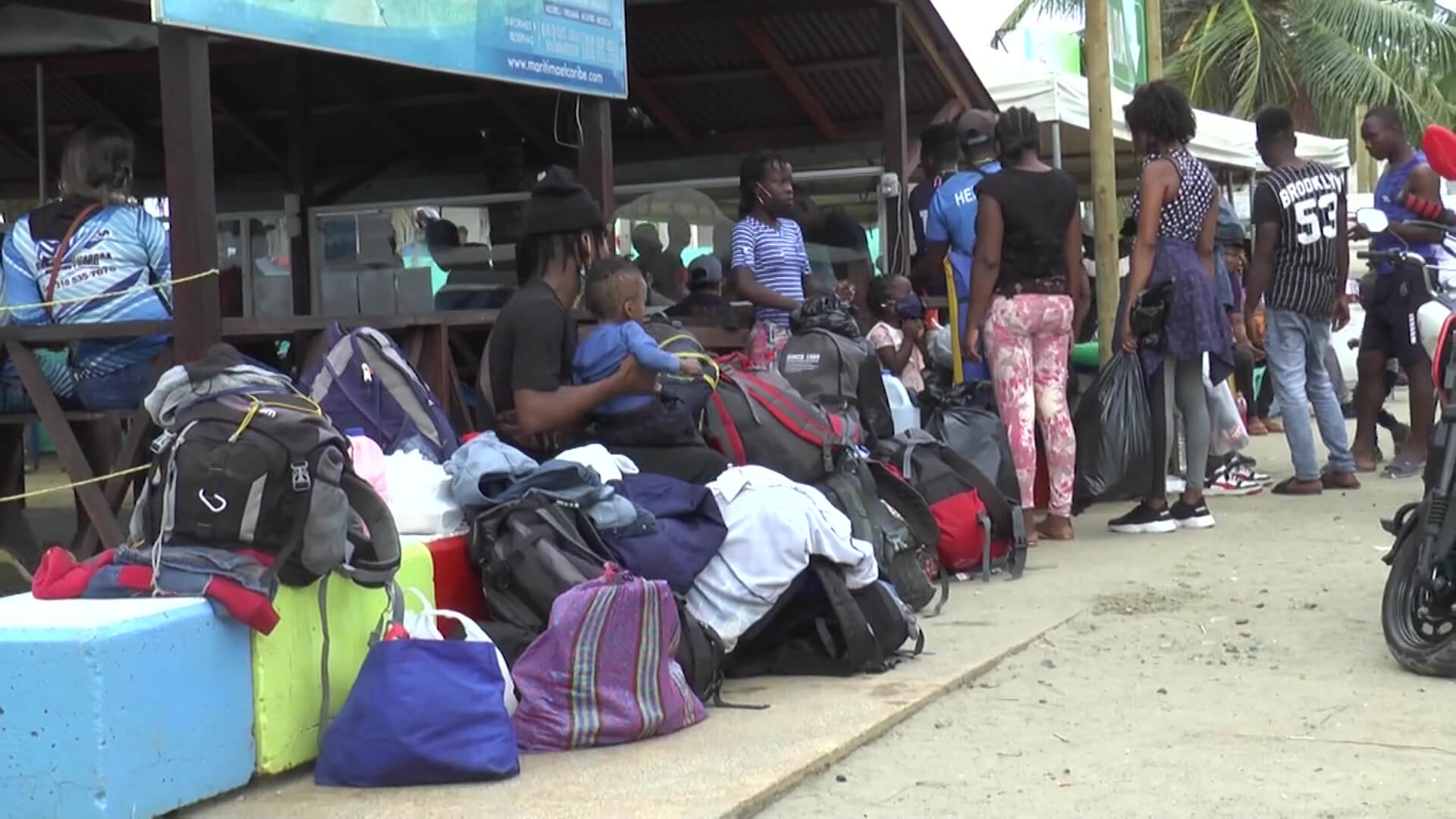 Lancheros y migrantes detenidos en Golfo de Urabá