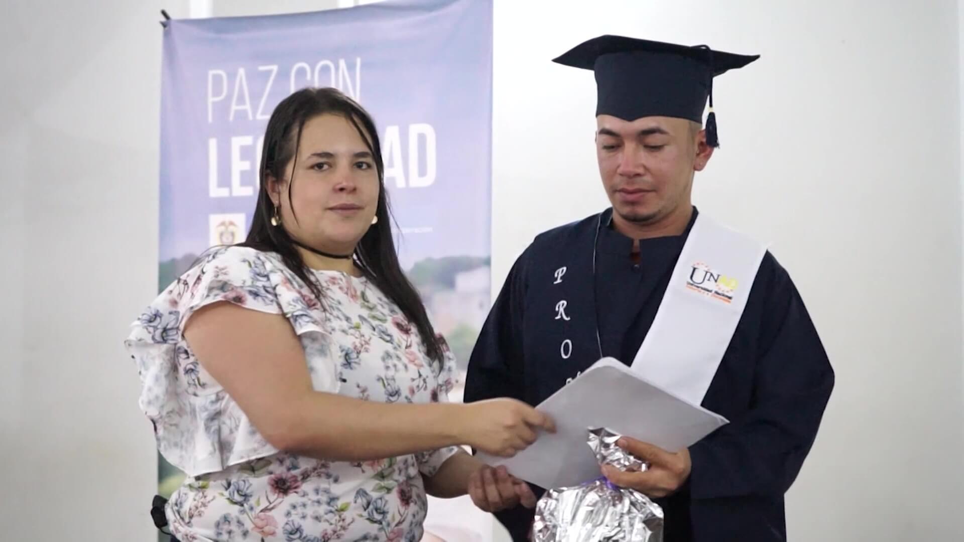 277 excombatientes graduados de bachillerato en Antioquia