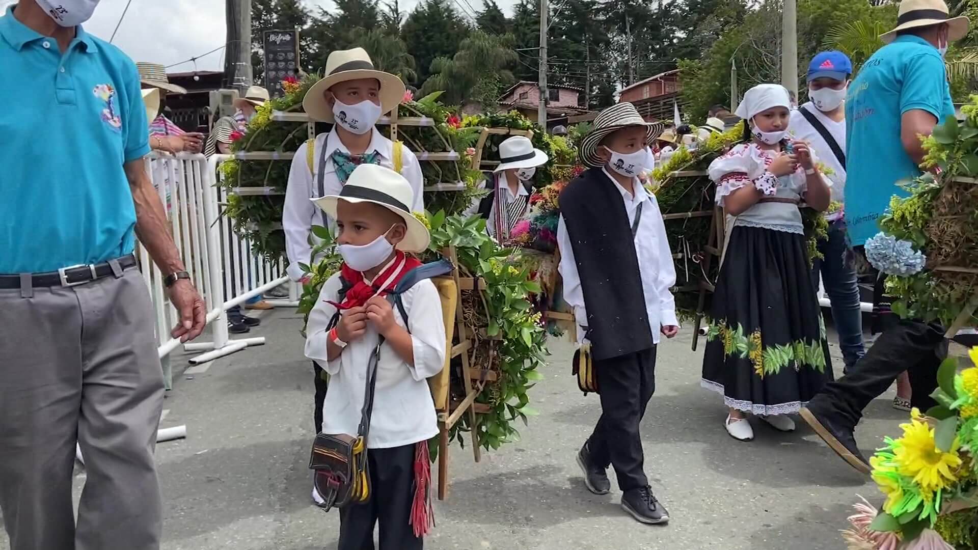 Con desfile de silleteritos arrancó la feria