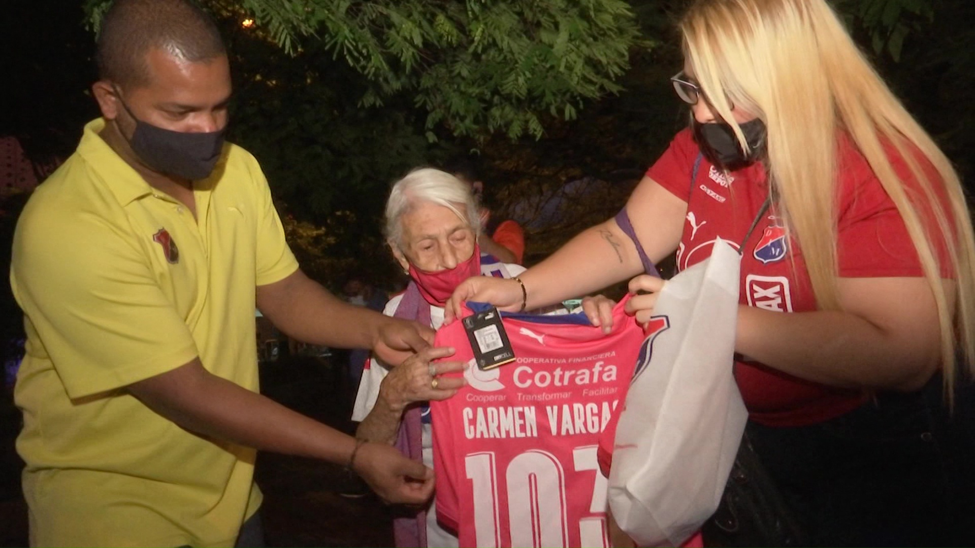 Doña Carmen celebra 103 años de amor por el DIM