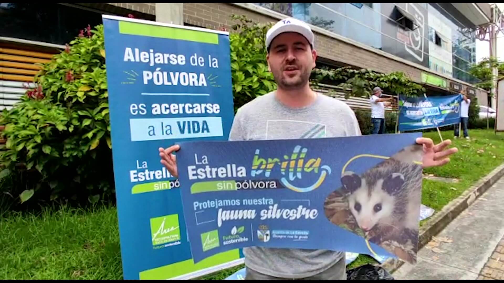 Inició la campaña, «La Estrella Brilla sin Pólvora»