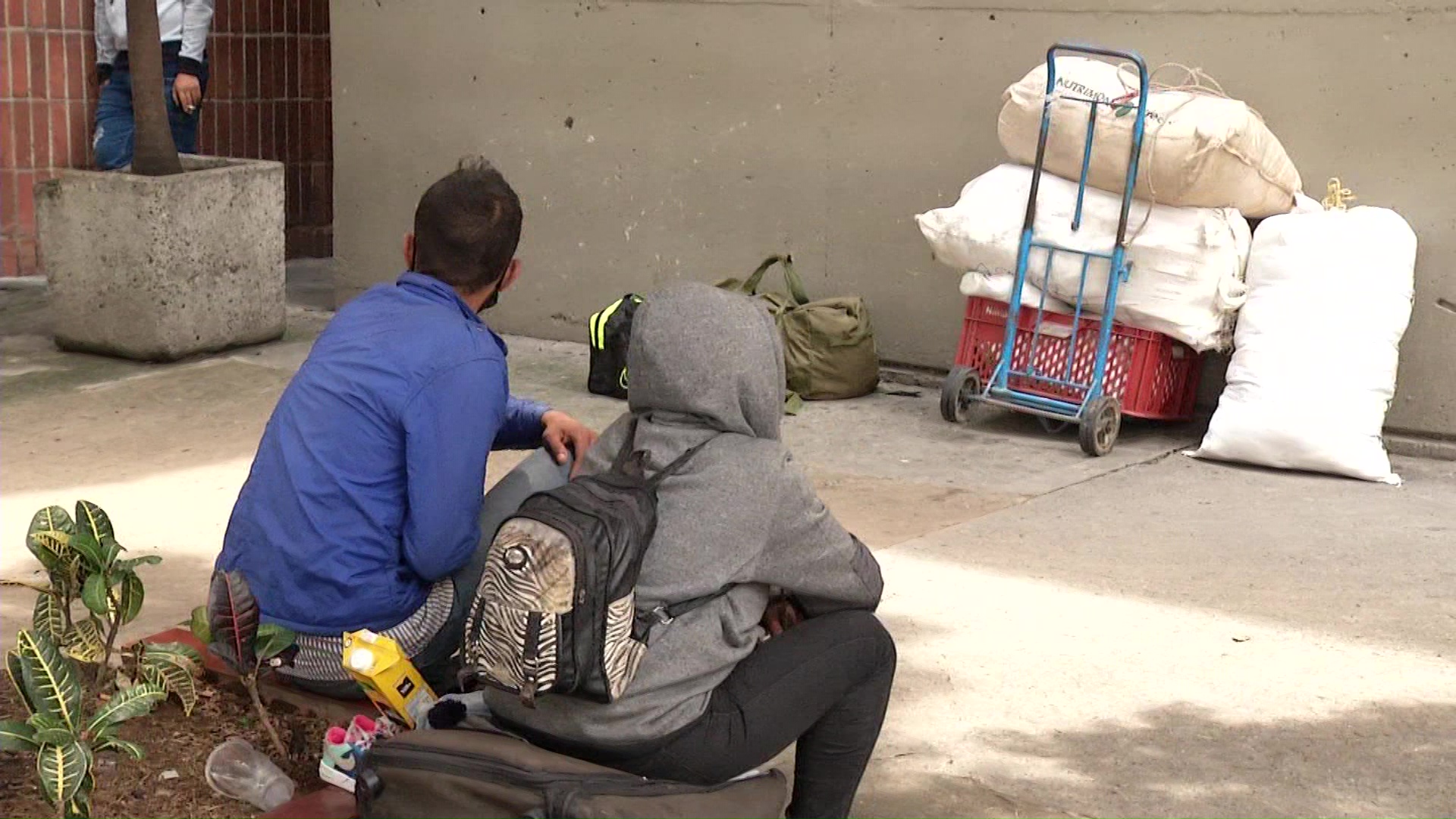 Migrantes desbordados en Terminal del Sur