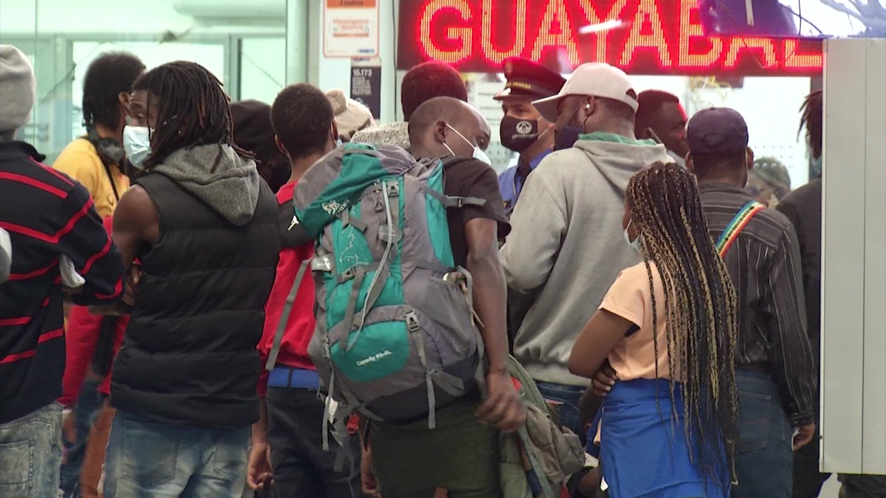 Migrantes dinamizan la economía de las terminales