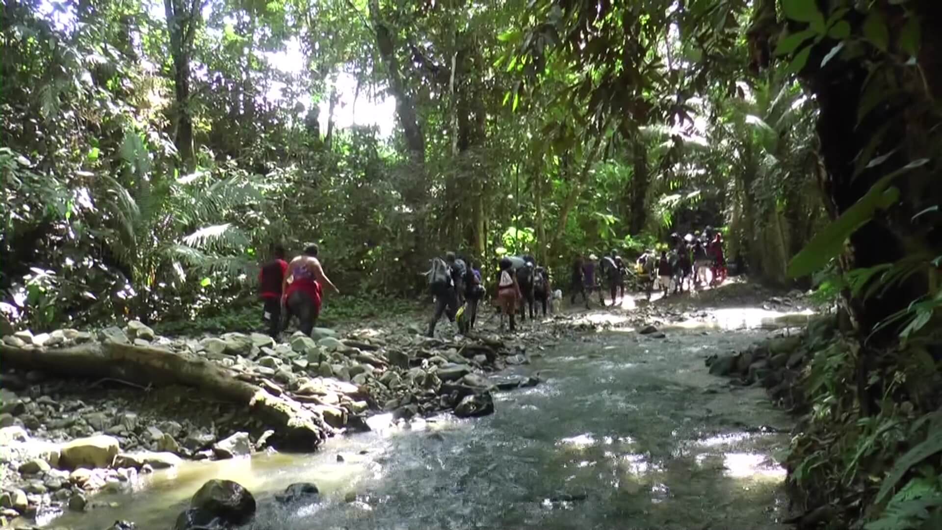 Migrantes son apoyados por habitantes de Capurganá