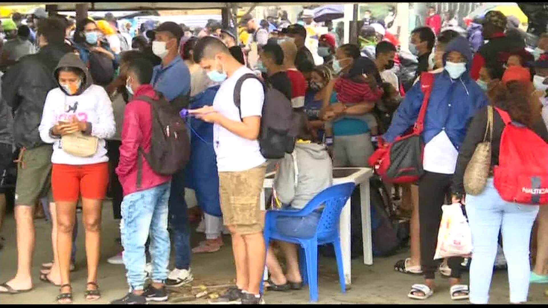 «Pese a peligros de la selva, no tenemos opción»: migrantes en Necoclí