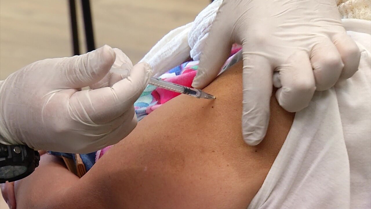 «Plan Nacional de Vacunación en riesgo por el no pago»: Contraloría