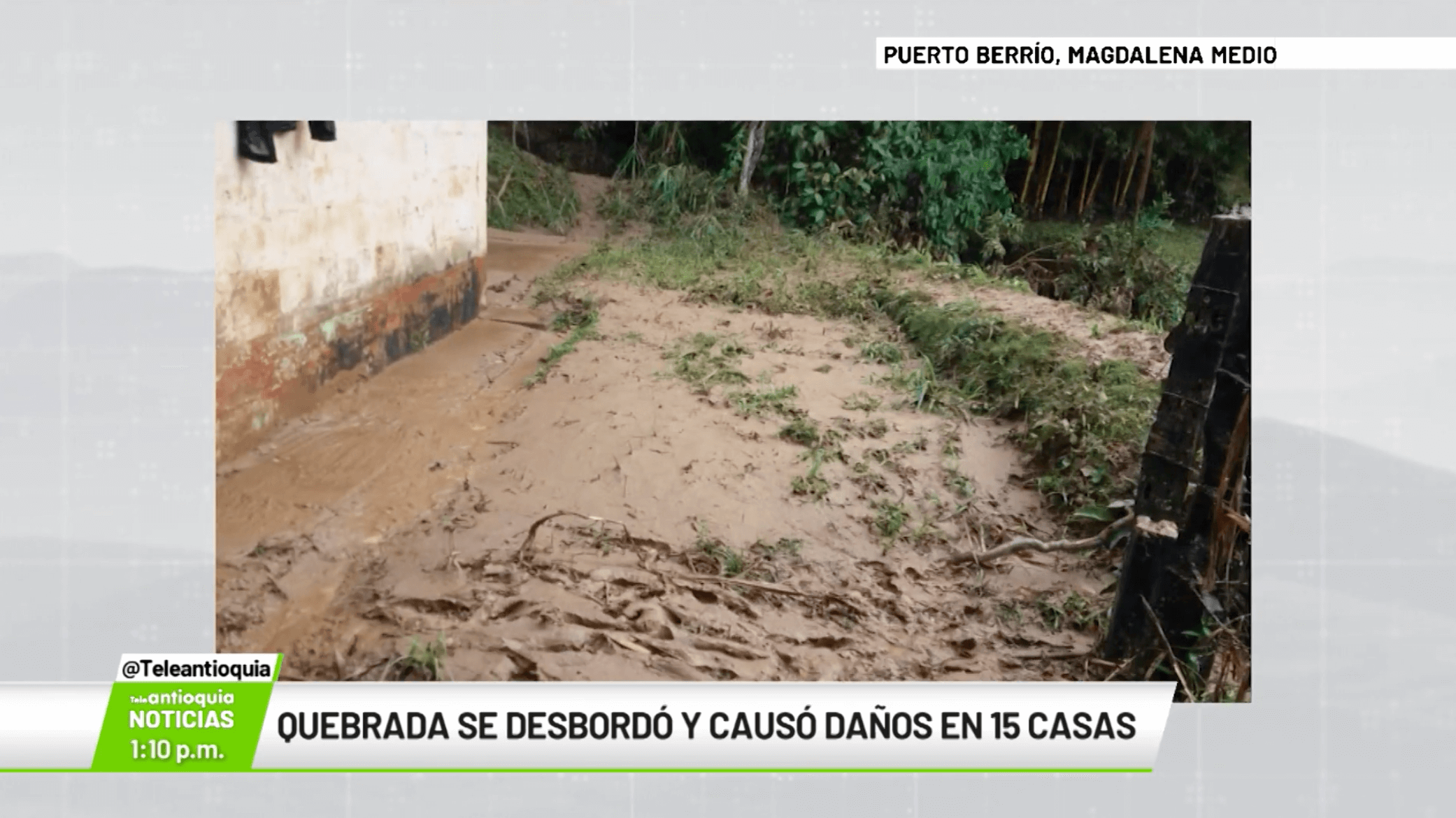 Quebrada se desbordó y causó daños en 15 casas