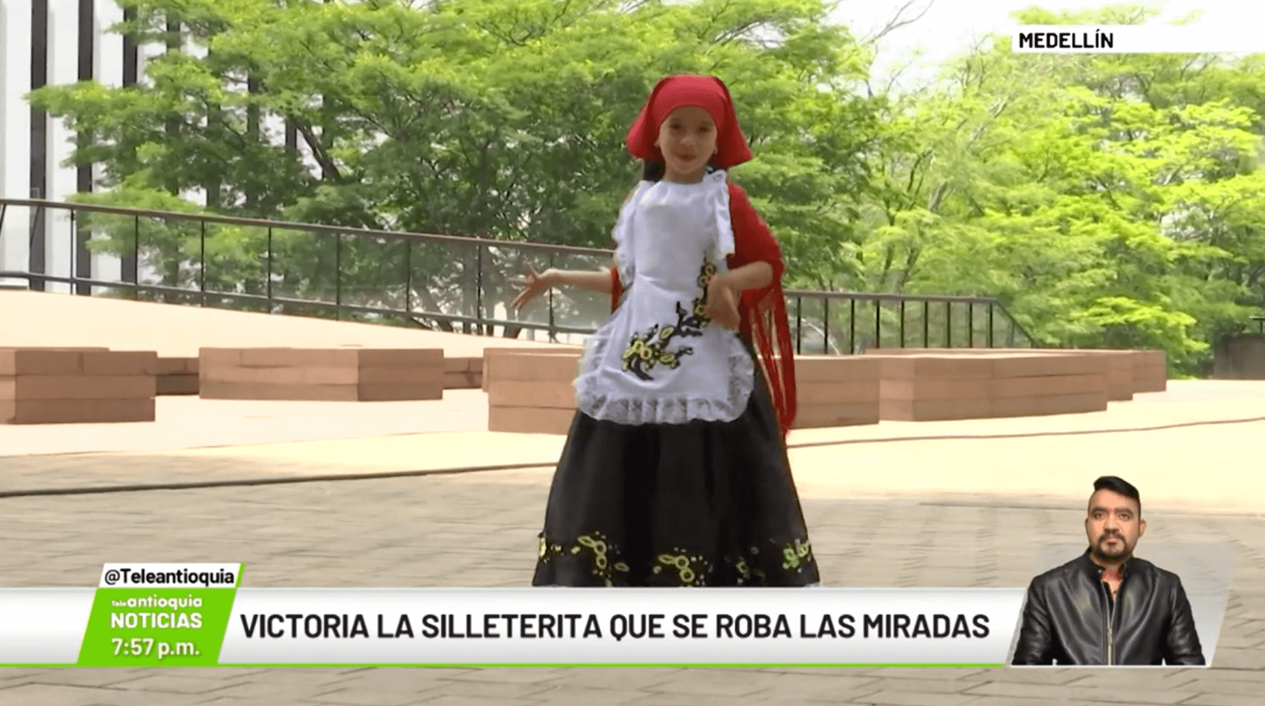 Victoria la silleterita que se roba las miradas