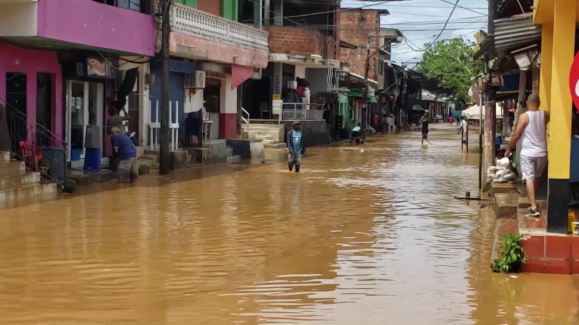 Zaragoza amaneció bajo el agua