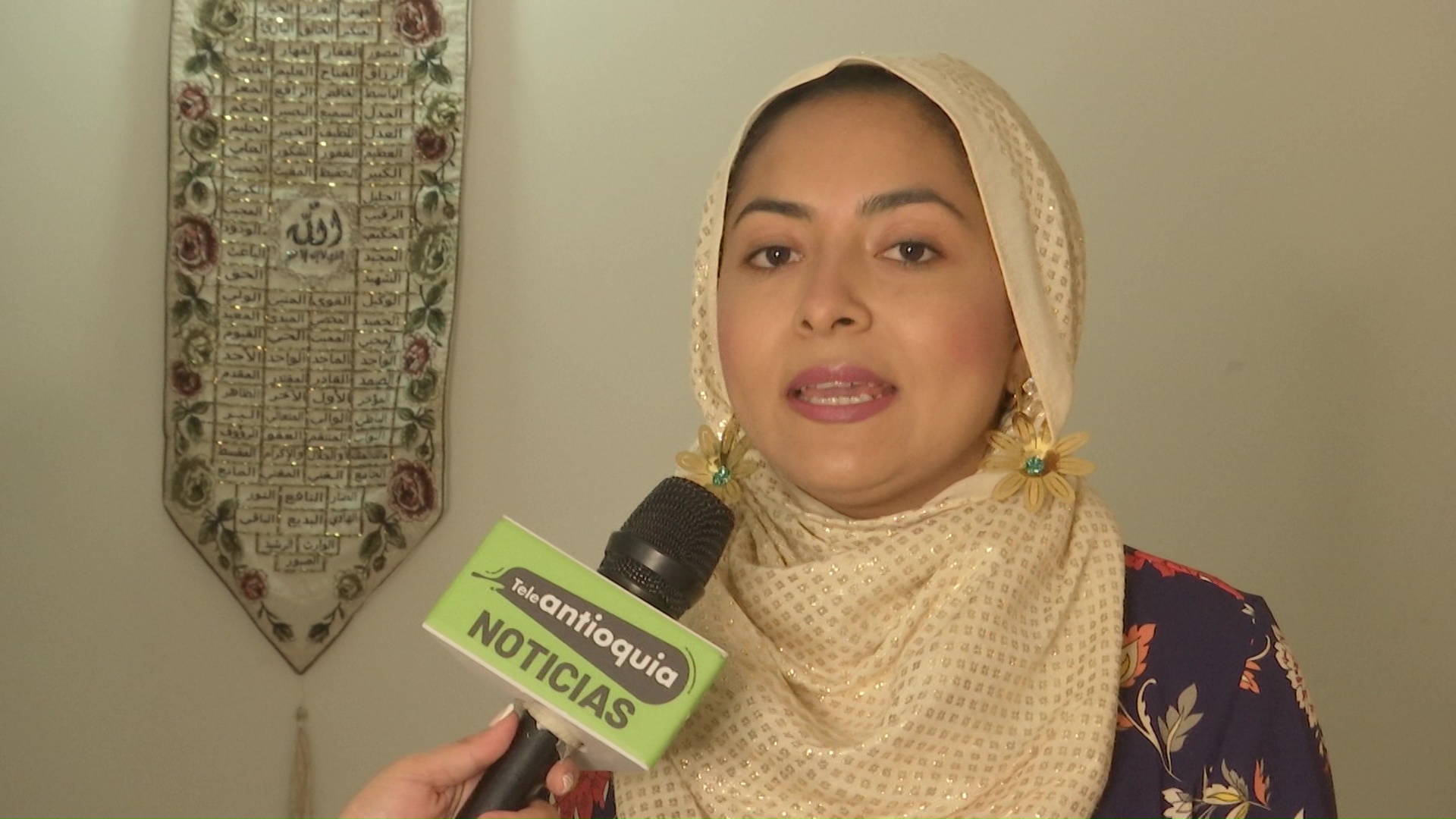 Mujer convertida al Islam explica cultura musulmana