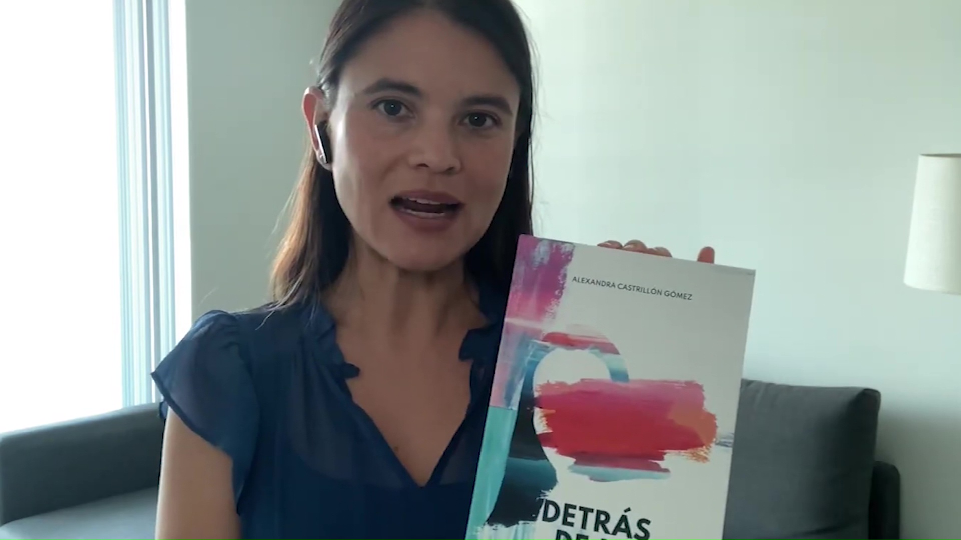 En «El libro» que lee la escritora Alexandra Castrillón